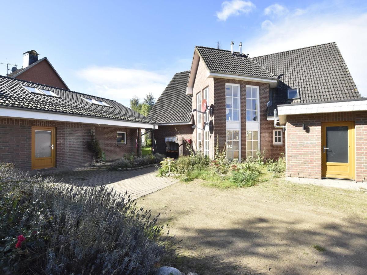 4 Room Holiday Apartment With Garden Kossau Exteriör bild